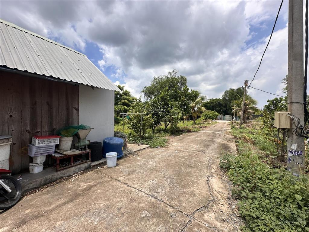 4.109m2 đất vườn ngay bình chánh tp.hcm, đường bê tông vào tận đất, có sẵn nhà, 2 ao cá, điện 3pha