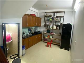 Cho thuê nhà trọ 18m2 tại bát khối, giá tốt 2,1 triệu vnd