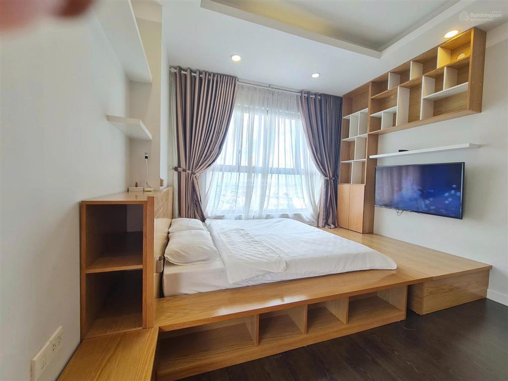 Cần bán nhanh căn hộ 3 phòng ngủ tại sky center 5b phổ quang, diện tích 97m2  giá bán 8,3 tỷ