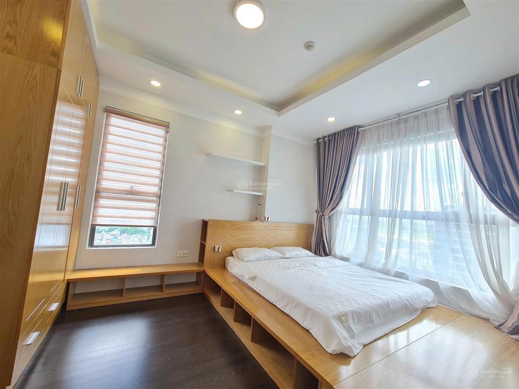 Cần bán nhanh căn hộ 3 phòng ngủ tại sky center 5b phổ quang, diện tích 97m2  giá bán 8,3 tỷ