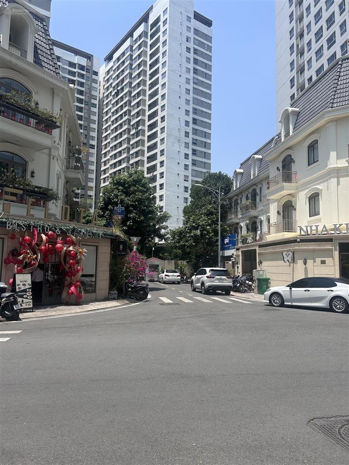 Cho thuê nhà phố thương mại tại golden mansion 119 phổ quang, dt 300m2, giá chỉ 90 triệu/tháng