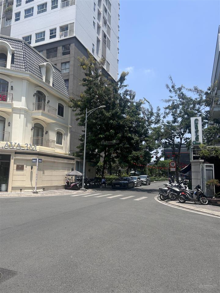 Cho thuê nhà phố thương mại tại golden mansion 119 phổ quang, dt 300m2, giá chỉ 90 triệu/tháng