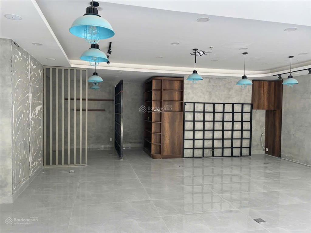 Chính chủ cho thuê shophouse sky center 5b phổ quang tân bình, dt 85m2  giá thuê 10tr/tháng