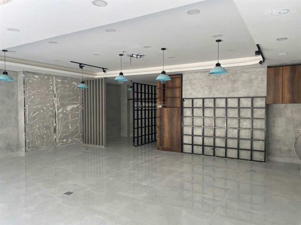 Chính chủ cho thuê shophouse sky center 5b phổ quang tân bình, dt 85m2  giá thuê 10tr/tháng