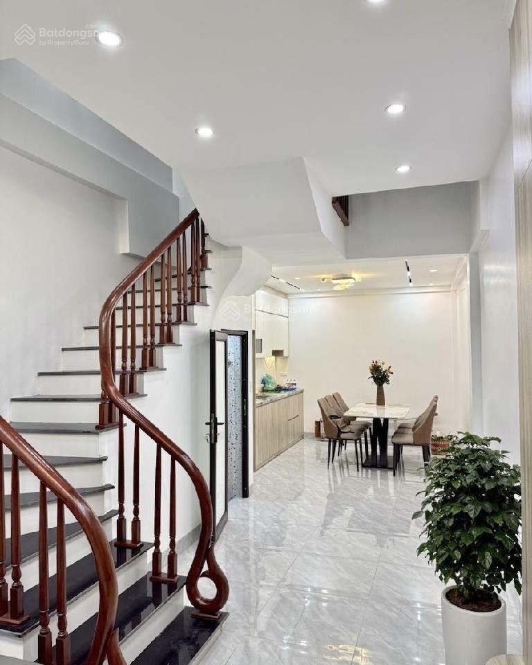 Ngõ thông kinh doanh. trung tâm quận thanh xuân 40m2 x 5 tầng chỉ hơn 11tỷ.