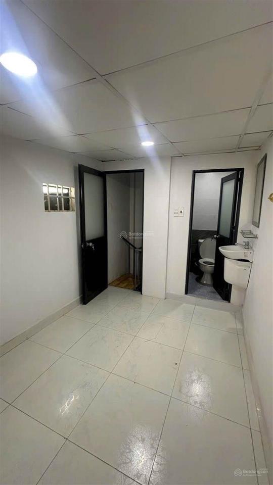 Nhà lô góc đường số 2 3 tầng giá chỉ 1.99 tỷ vị trí đẹp, gần phạm văn đồng công viên