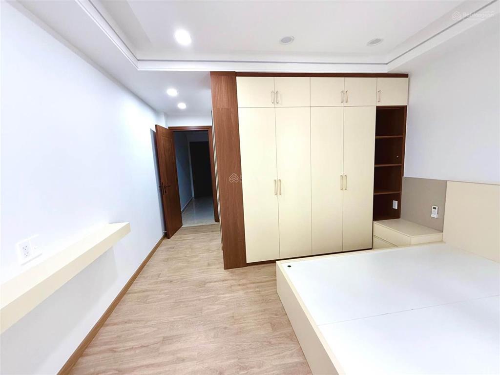 Nhà mới chưa ở view công viên thang máy ô tô ngủ trong nhà