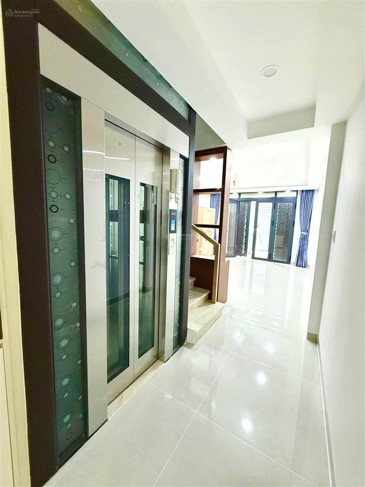 Nhà mới chưa ở view công viên thang máy ô tô ngủ trong nhà
