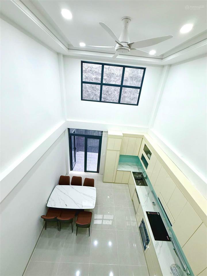 Nhà mới chưa ở view công viên thang máy ô tô ngủ trong nhà