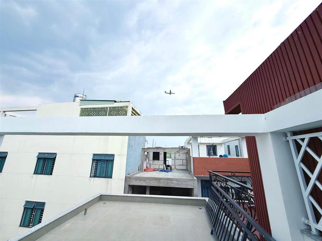 Nhà mới chưa ở view công viên thang máy ô tô ngủ trong nhà