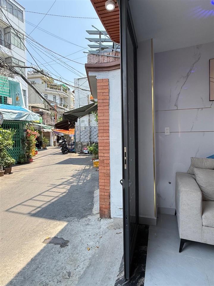 Chỉ 5.2 tỷ sở hữu nhà mặt tiền gần chợ gò vấp