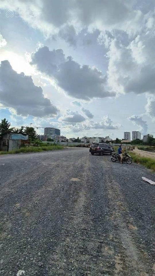 Tìm nhà đầu tư phân lô hoặc bán mt trước công viên gò vấp khu vực đắc địa