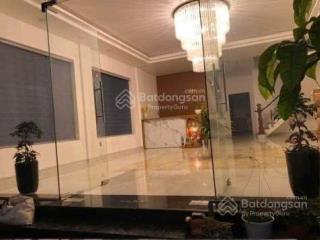 Cần bán gấp biệt thự cao cấp vĩnh phú 1, bình dương, dt 9,2x22, 3 lầu 14 tỷ.  mr tương 0962 866 ***