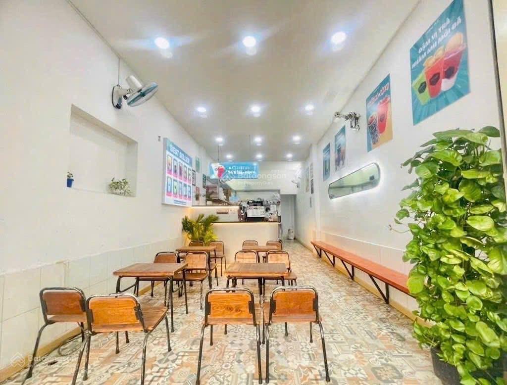 Bán nhà mặt tiền huỳnh văn bánh 4x8m 4 tầng giá chỉ 10 tỷ