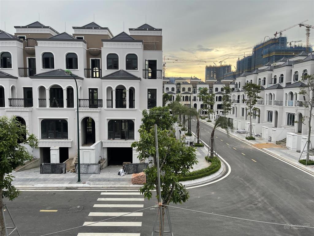 Bán biệt thự song lập ciputra thiết kế 4 tầng 1 hầm, mặt tiền 9m, hướng đông nam, view vườn hoa
