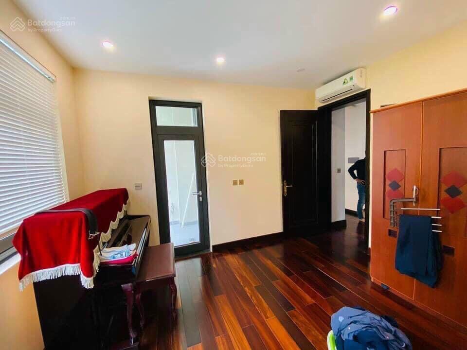 Bán biệt thự song lập căn đẹp, hướng mát, đầy đủ nội thất cao cấp, giá tham khảo tốt trong khu