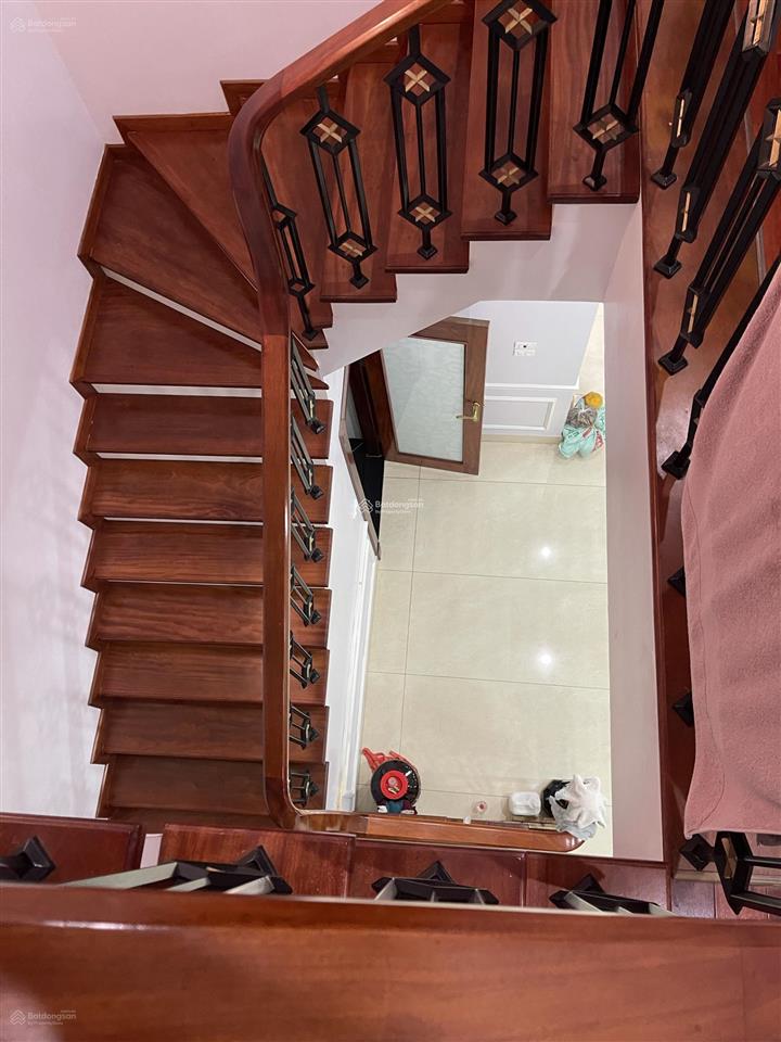 Bán biệt thự song lập căn đẹp, hướng mát, đầy đủ nội thất cao cấp, giá tham khảo tốt trong khu
