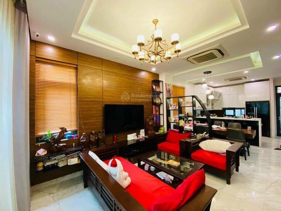 Bán biệt thự song lập căn đẹp, hướng mát, đầy đủ nội thất cao cấp, giá tham khảo tốt trong khu