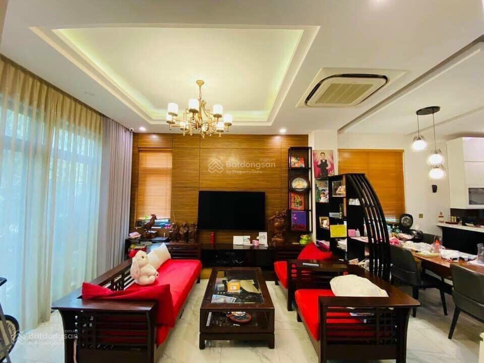 Bán biệt thự song lập căn đẹp, hướng mát, đầy đủ nội thất cao cấp, giá tham khảo tốt trong khu