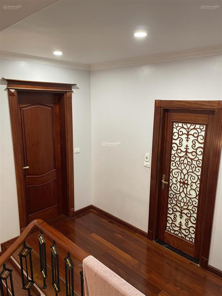 Bán biệt thự song lập căn đẹp, hướng mát, đầy đủ nội thất cao cấp, giá tham khảo tốt trong khu