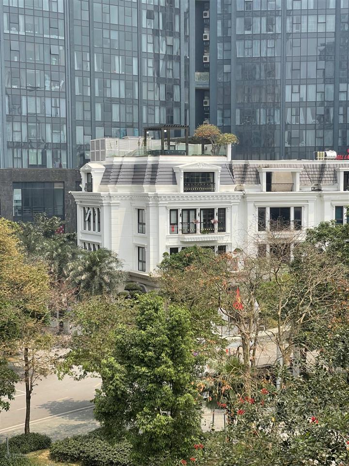 Bán shophouse sunshine city đối diện chung cư kinh doanh rất tốt, view thoáng đẹp vườn hoa, giá rẻ