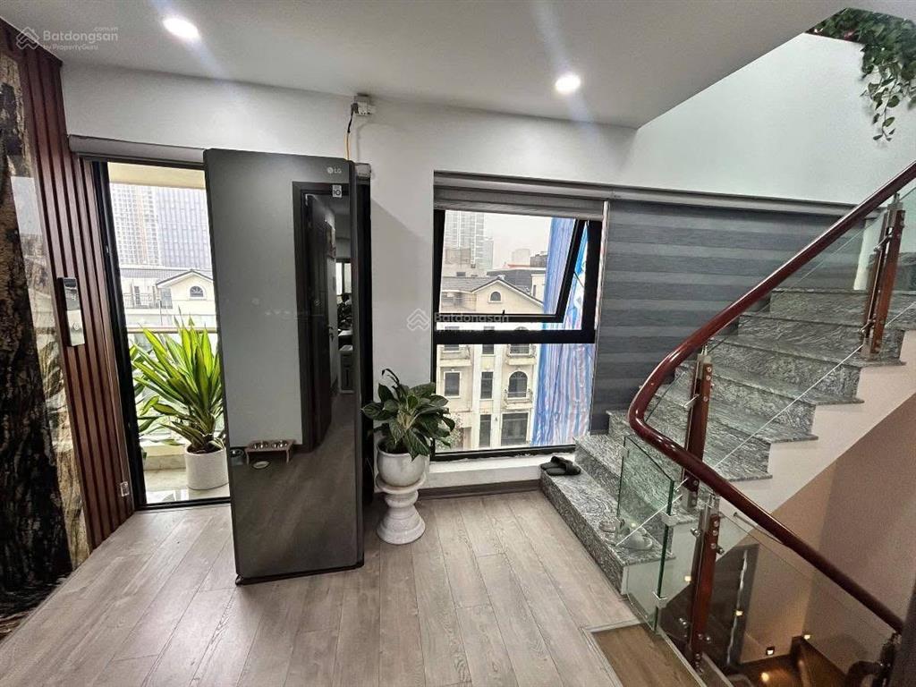 Chính chủ cho thuê tầng 1,lửng,2,3 nhà mặt phố tô hiến thành, mặt tiền 6m, toà nhà đẹp sang trọng