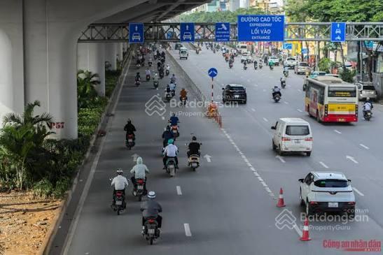 Chính chủ bán nhà mặt phố phạm văn đồng, làm văn phòng, kinh doanh đẹp, nhà vuông vắn kiên cố