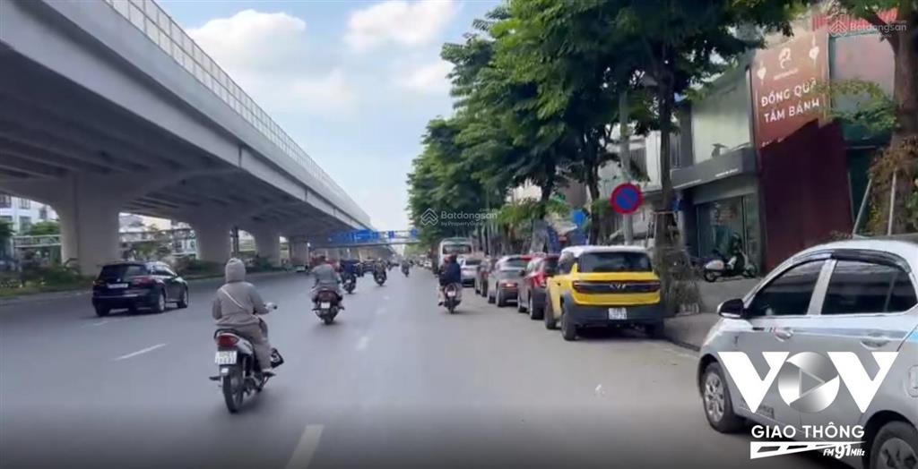 Chính chủ bán nhà mặt phố phạm văn đồng, làm văn phòng, kinh doanh đẹp, nhà vuông vắn kiên cố
