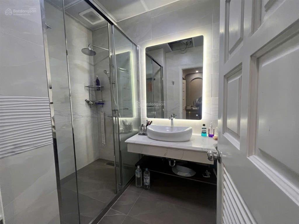 Bán nhà 2 mặt tiền đường, view hồ, 7 tầng thang máy, nội thất đầy đủ đang cho thuê căn hộ dịch vụ