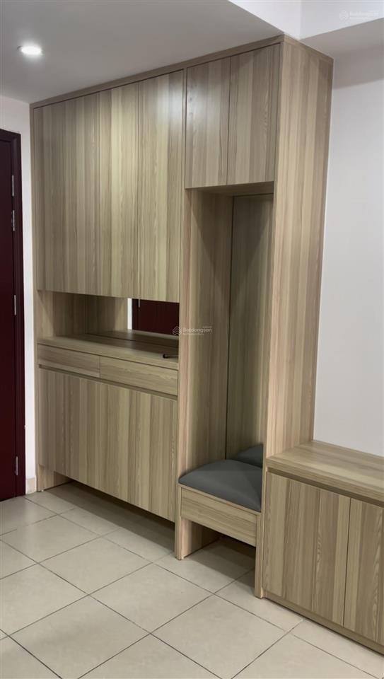 Bán căn hộ 1 phòng ngủ tầng cao, ban công hướng nam, mát mẻ sạch sẽ, nội thất đầy đủ, sổ đỏ cc