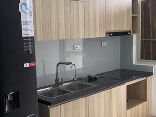 Bán căn hộ 1 phòng ngủ tầng cao, ban công hướng nam, mát mẻ sạch sẽ, nội thất đầy đủ, sổ đỏ cc