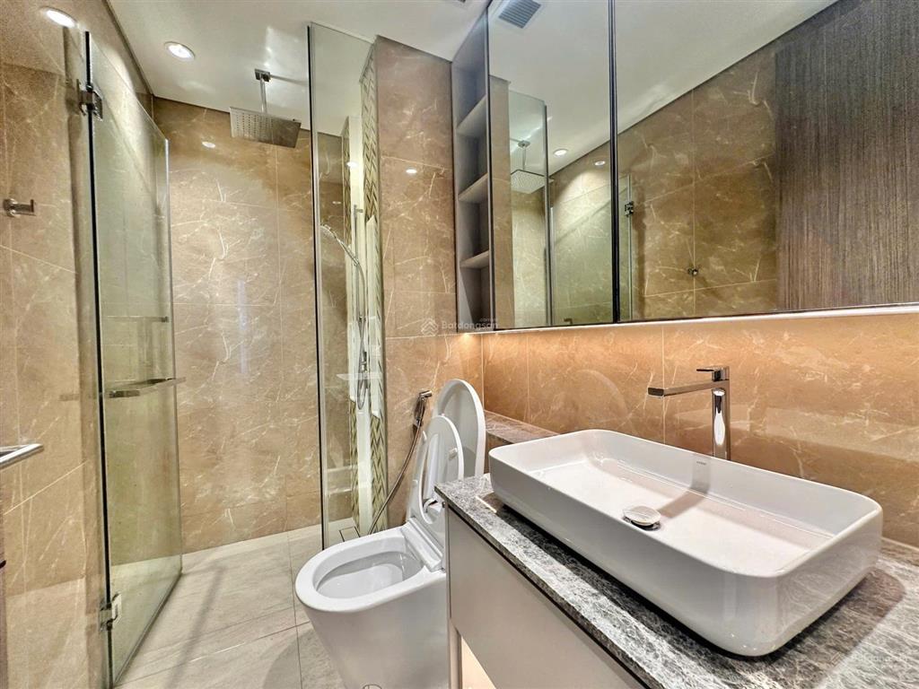 2pn 2wc 70m2 đã có sổ, sẵn hđ thuê giá cao, view cầu ba son đẹp lung linh.  0708 864 *** nghĩa