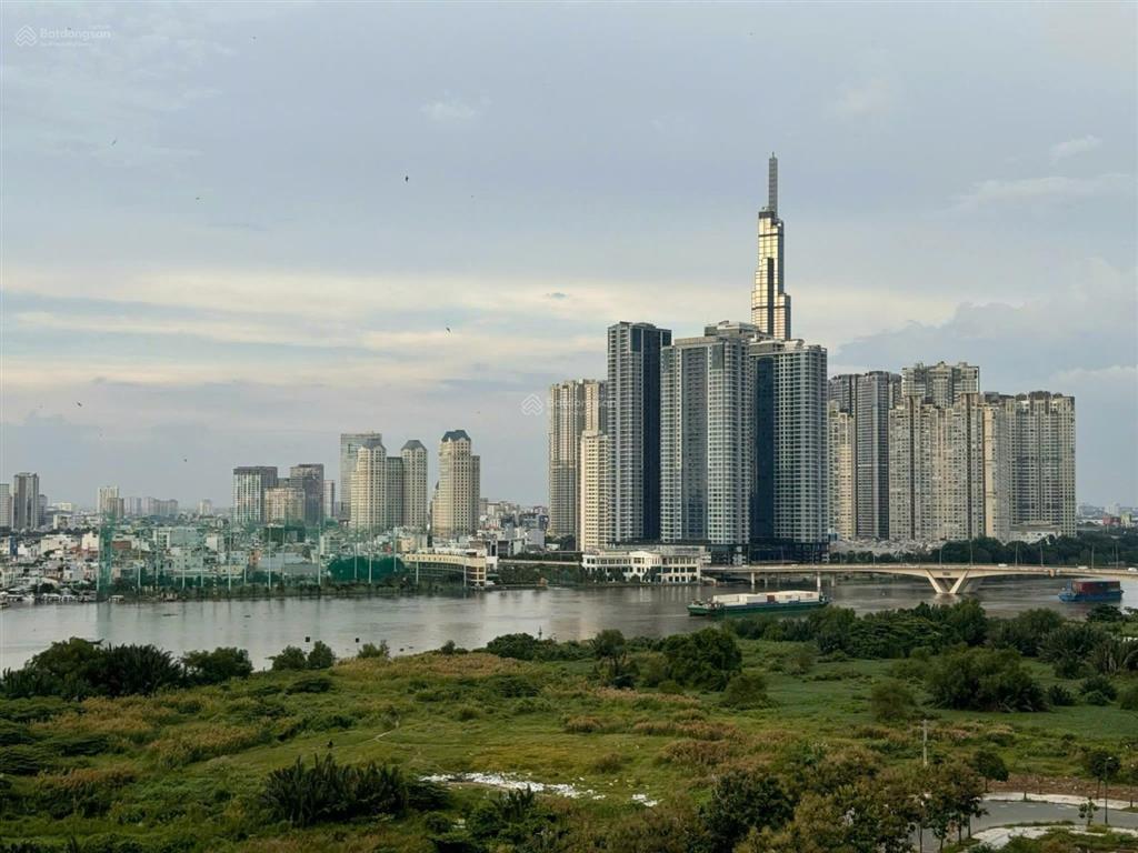 Duy nhất, cần bán căn lofthouse 70m2, xây thêm 50m2, view lm81, giá 27 tỷ, xem nhà 24/7.