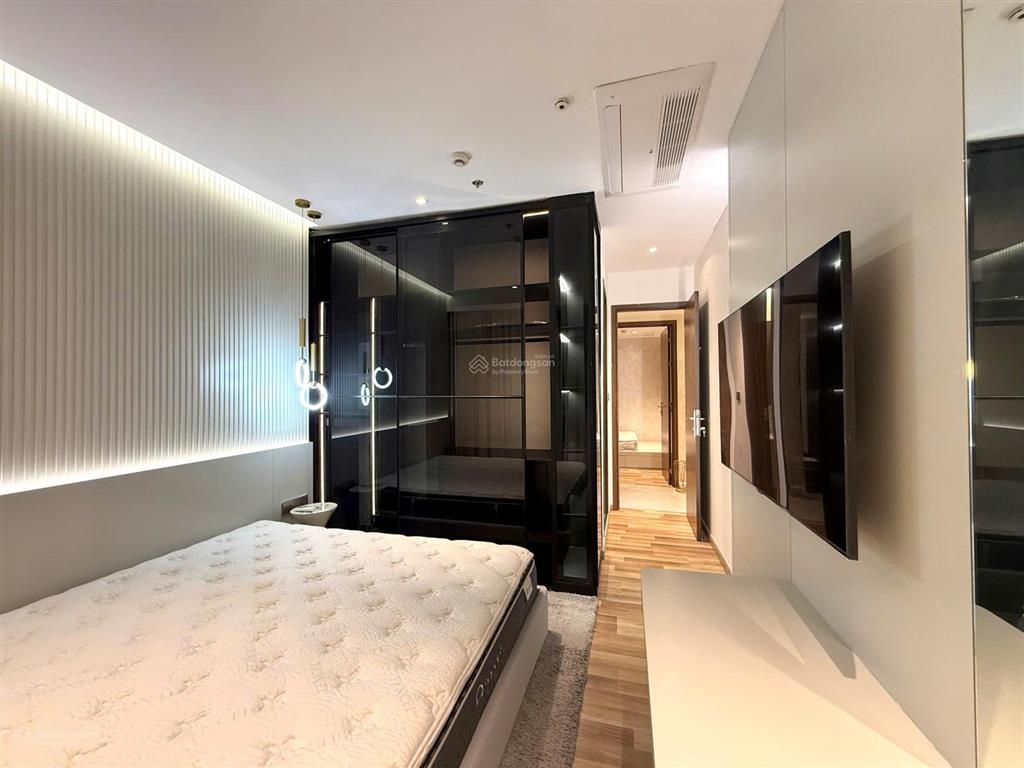 Cần bán căn 2pn 80m2 giá rẻ nhất the crest, giá 20.5 tỷ all in. xem nhà 24/7