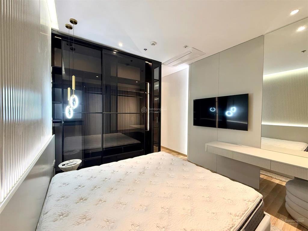 Cần bán căn 2pn 80m2 giá rẻ nhất the crest, giá 20.5 tỷ all in. xem nhà 24/7