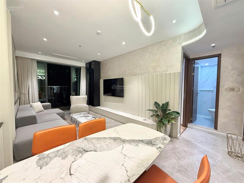 Cần bán căn 2pn 80m2 giá rẻ nhất the crest, giá 20.5 tỷ all in. xem nhà 24/7