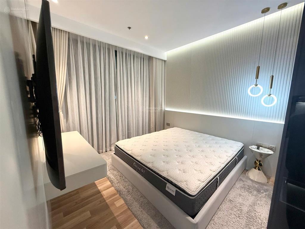 Cần bán căn 2pn 80m2 giá rẻ nhất the crest, giá 20.5 tỷ all in. xem nhà 24/7