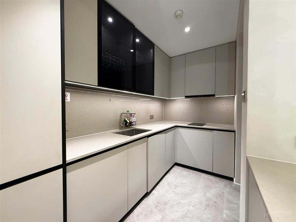 Cần bán căn 2pn 80m2 giá rẻ nhất the crest, giá 20.5 tỷ all in. xem nhà 24/7