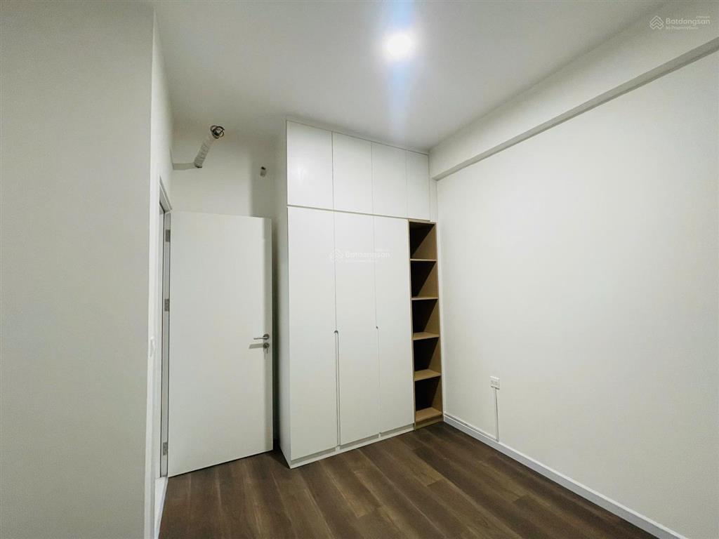 Cho thuê 3pn đầy đủ nội thất, tầng cao, view sông, sẵn pass xem nhà ngay.  0708 864 *** cao nghĩa