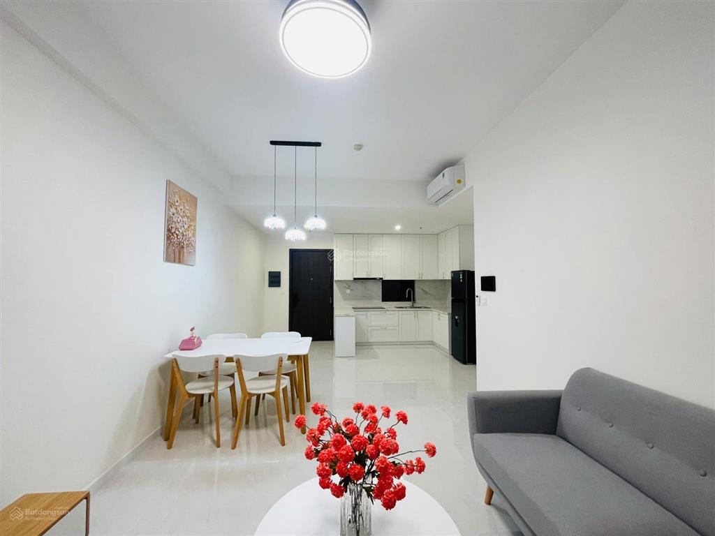 Cho thuê 3pn đầy đủ nội thất, tầng cao, view sông, sẵn pass xem nhà ngay.  0708 864 *** cao nghĩa