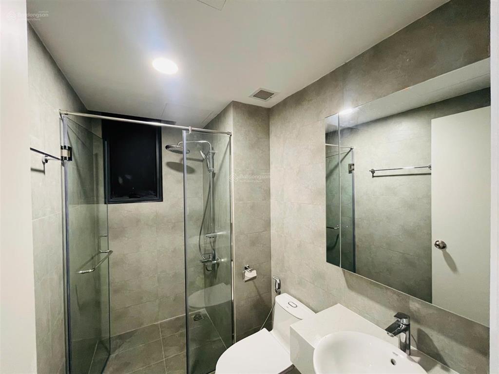 Cho thuê 3pn đầy đủ nội thất, tầng cao, view sông, sẵn pass xem nhà ngay.  0708 864 *** cao nghĩa