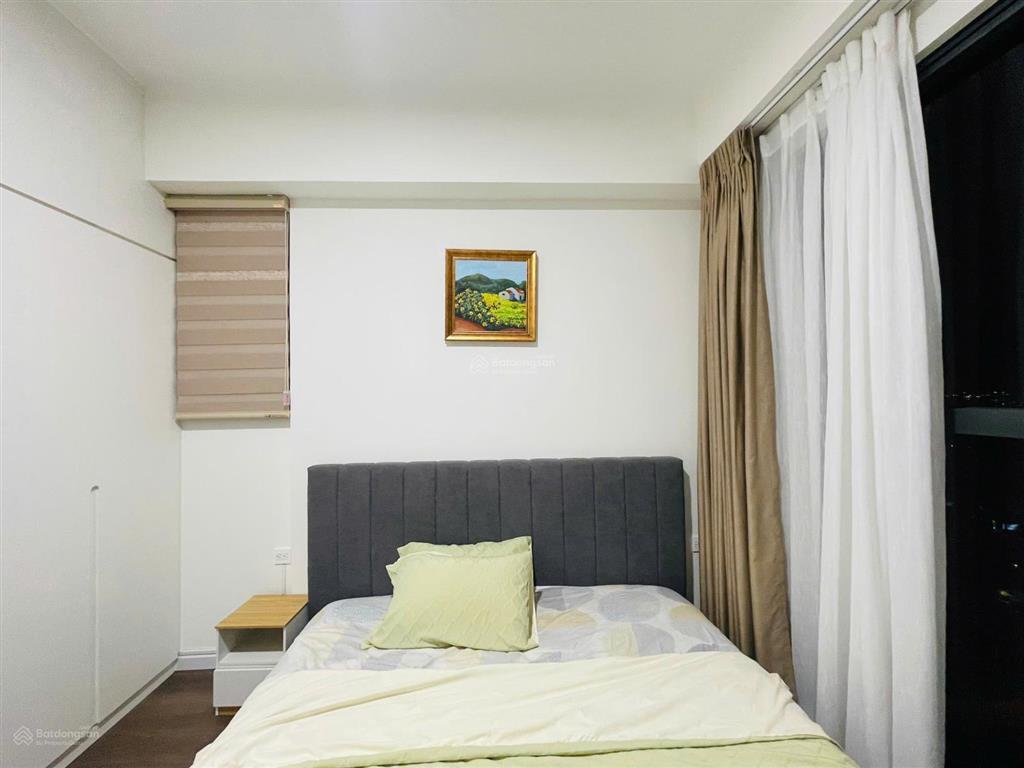 Cho thuê 3pn đầy đủ nội thất, tầng cao, view sông, sẵn pass xem nhà ngay.  0708 864 *** cao nghĩa