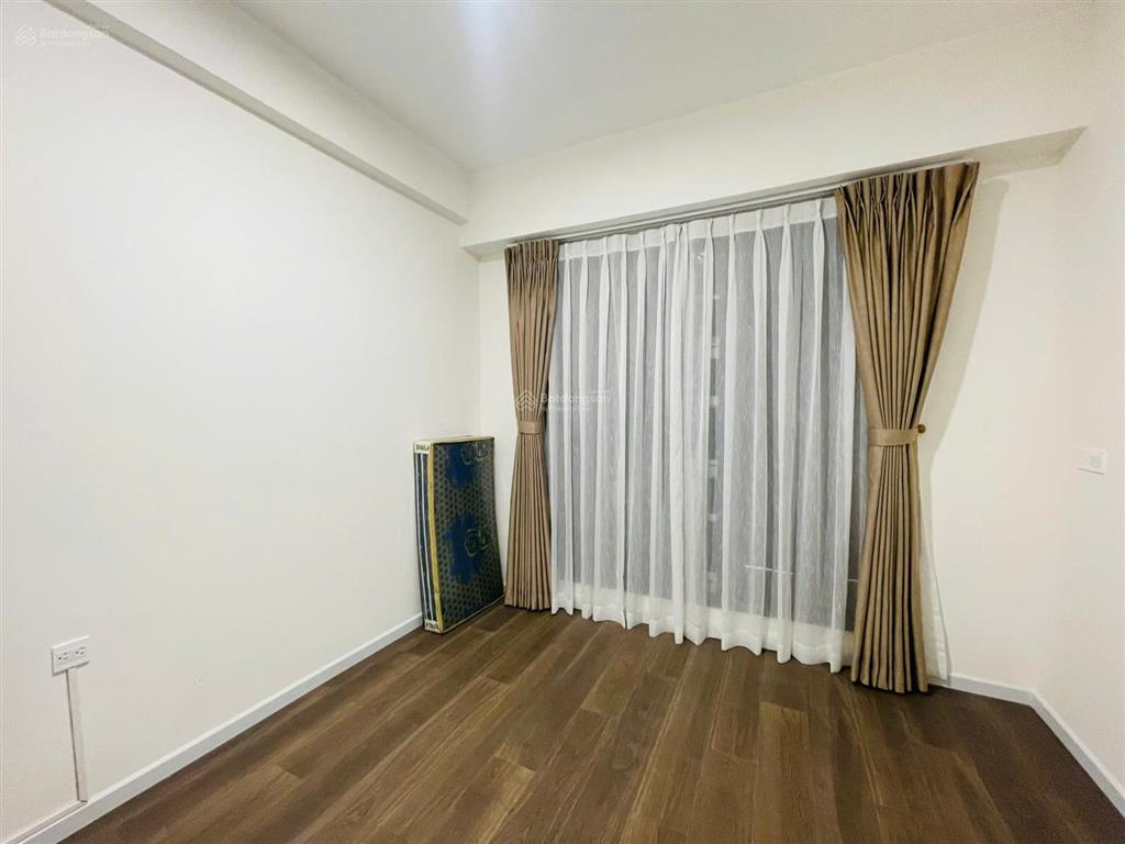 Cho thuê 3pn đầy đủ nội thất, tầng cao, view sông, sẵn pass xem nhà ngay.  0708 864 *** cao nghĩa