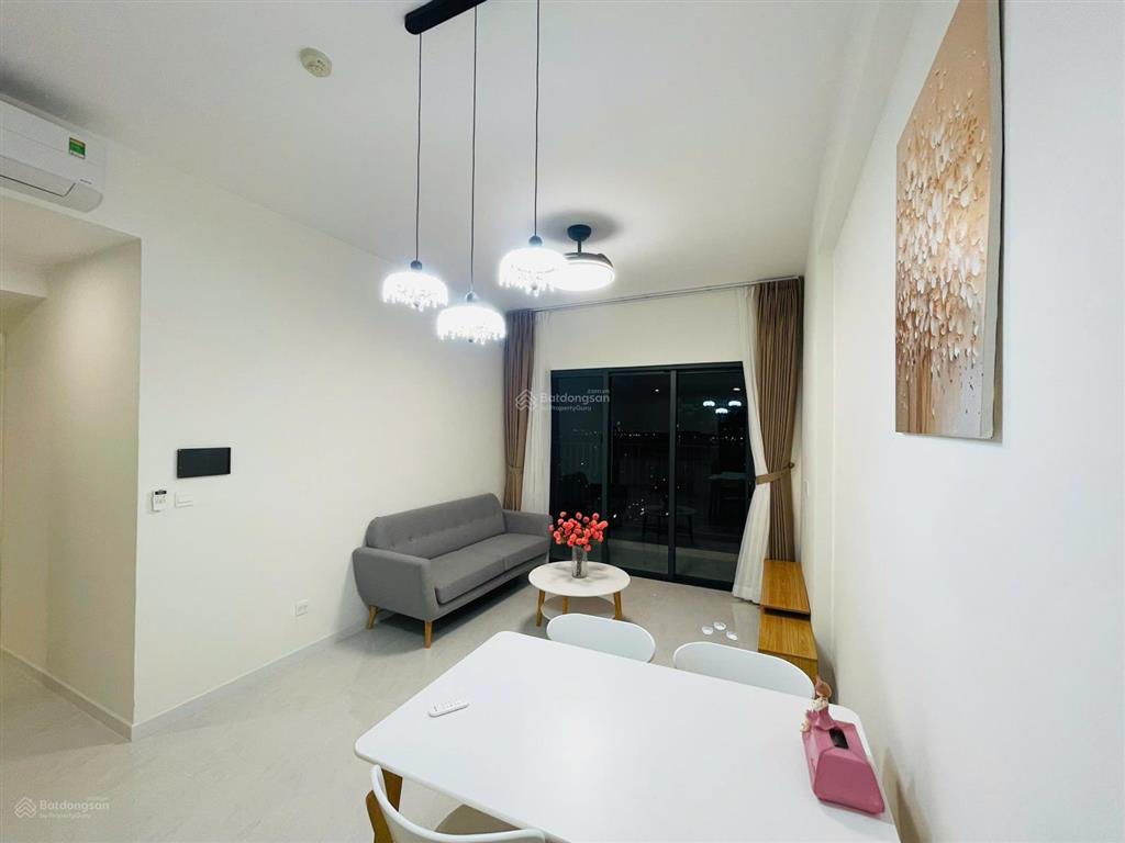 Cho thuê 3pn đầy đủ nội thất, tầng cao, view sông, sẵn pass xem nhà ngay.  0708 864 *** cao nghĩa