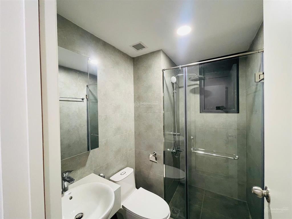 Cho thuê 3pn đầy đủ nội thất, tầng cao, view sông, sẵn pass xem nhà ngay.  0708 864 *** cao nghĩa