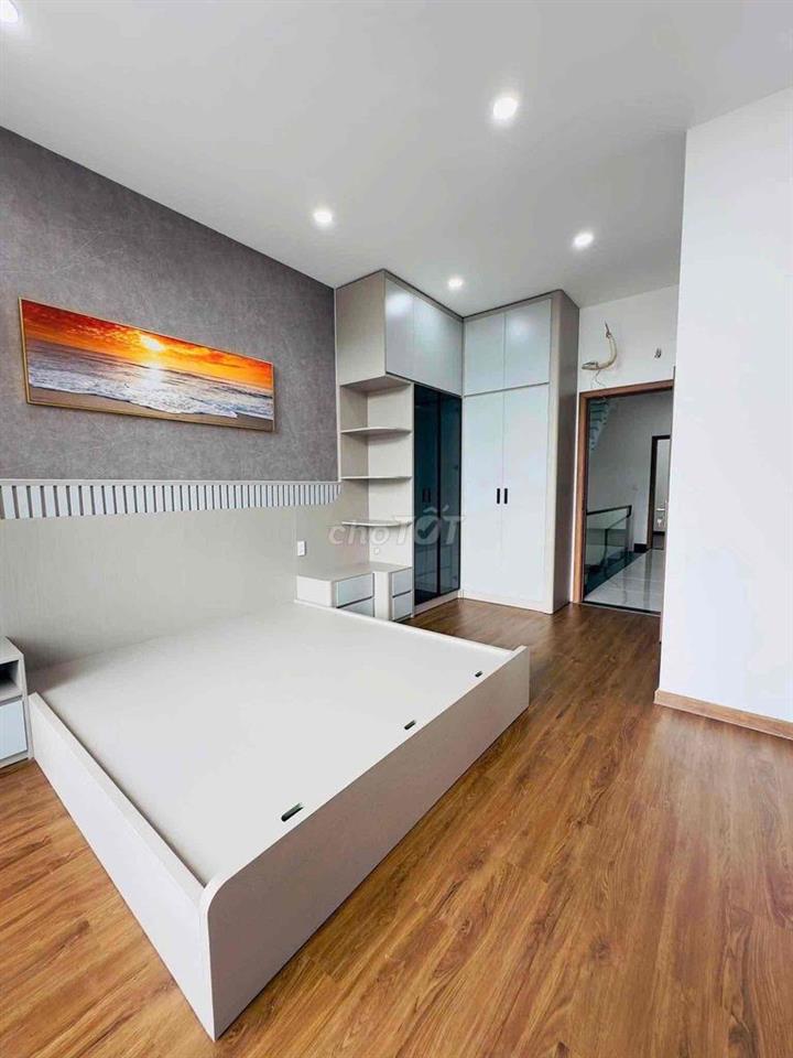 Bán Nhà 3 tầng mới 100% Nhánh Nguyễn Bình sau lưng Đại Học Bình Dương