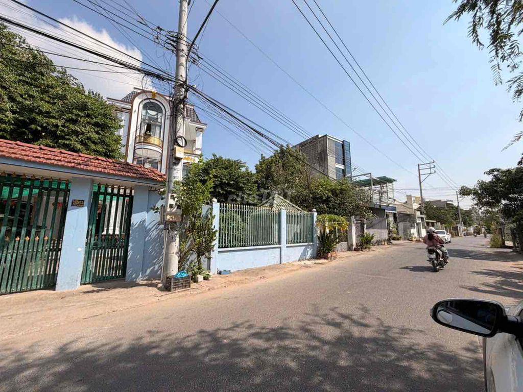 Bán nhà 1 Trệt 1 lửng 2 mặt tiền kinh doanh trước sau mới 100%