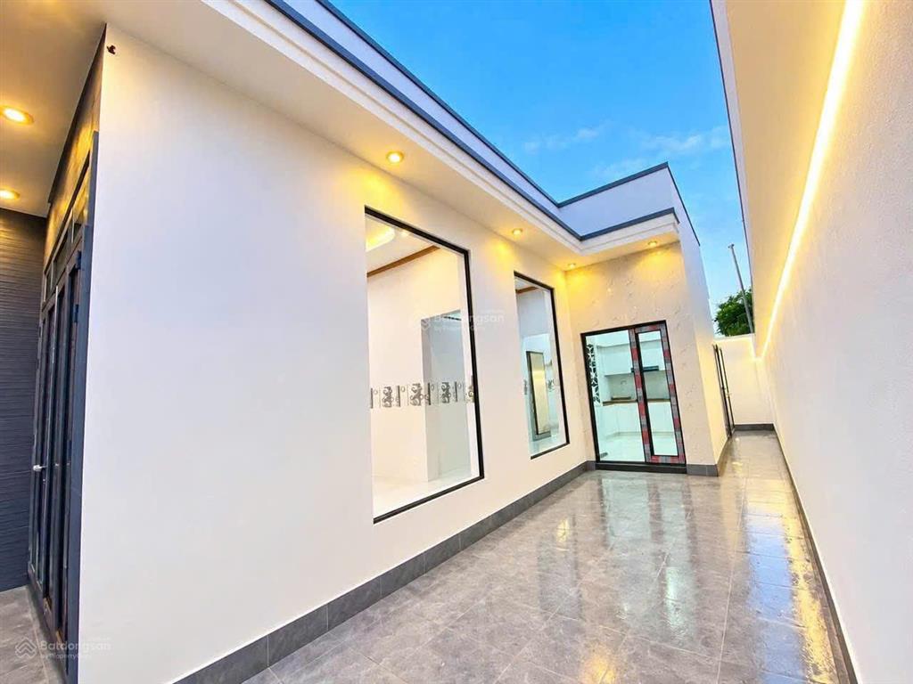 Thường xuyên đi công tác xa nên cần bán lại căn nhà cấp 4 110m2 gần cổng sau văn miếu trấn biên
