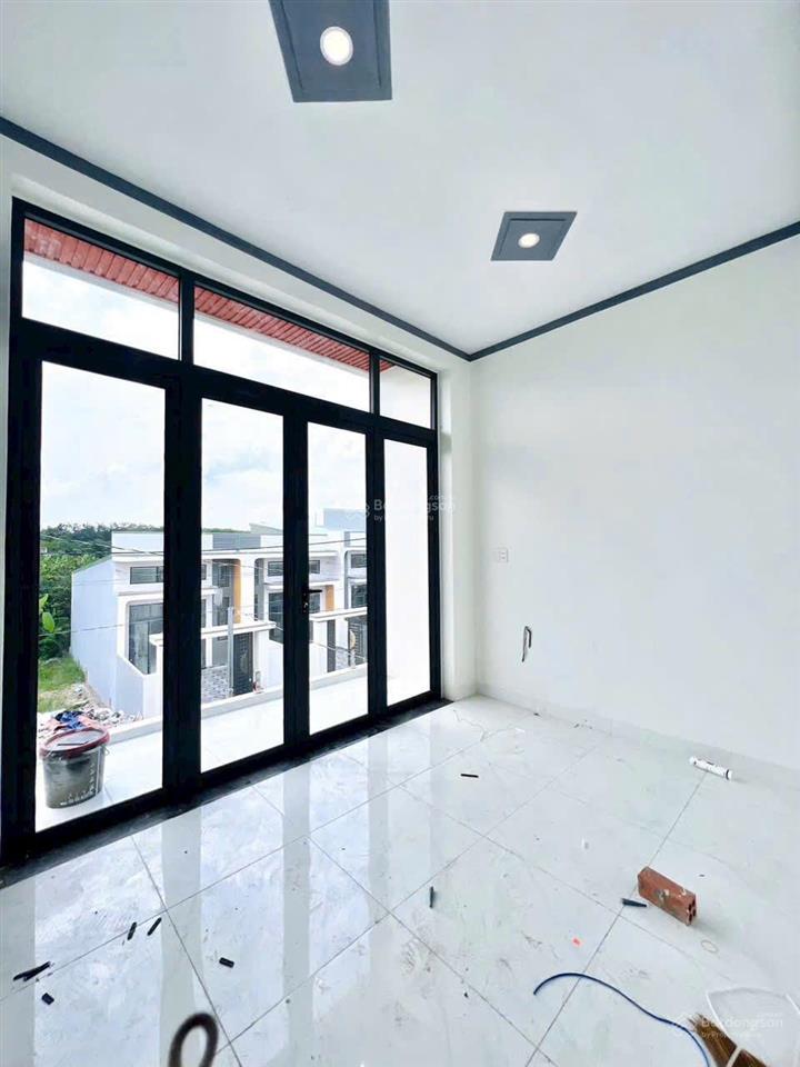 Bán gấp căn nhà lầu 5x18 giá full 1t780. vị trí hương lộ 15, tân triều