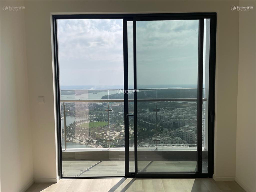 Bán gấp căn hộ 3pn masteri centre point. dt 90m2. giá chỉ 5,6 tỷ